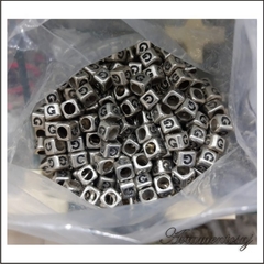 DADOS CUSTOMIZAÇÃO DE PULSEIRAS 26UNI. ALFABETO - comprar online