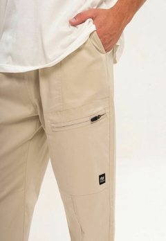 PANTALON CARGO BUTLEN CRUDO