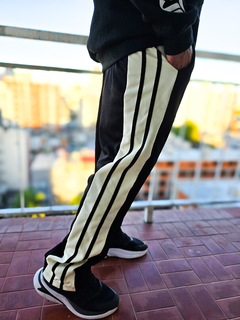 Imagen de PANTALON CON FRANJA SOFT DEPORTIVO