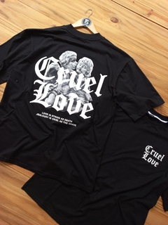 REMERA OVERSIZE CRUEL LOVE NEGRA en internet