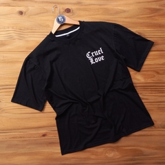 REMERA OVERSIZE CRUEL LOVE NEGRA - Farnistore