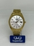 Reloj QyQ dorado con relieves