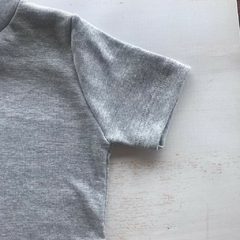 REMERA BÁSICA- GRIS en internet