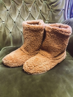 Bota de peluche camel