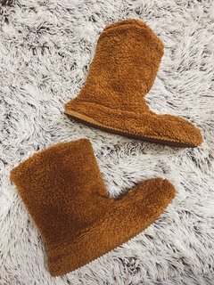 Bota de peluche camel - comprar online