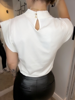 T-shirt Megan Branca - comprar online