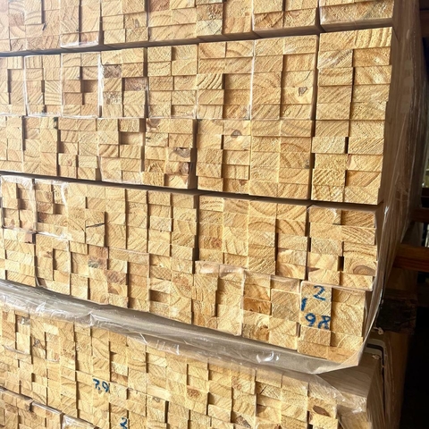 Clavadera Pino Elliotis 1" x 2" x 3.05MTS Cepillada