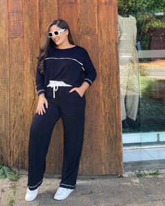 CONJUNTO COMFY BLUSA E PANTALONA PRETA COM DETALHE BRANCO na internet