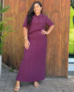 CONJUNTO CAMISA E SAIA LONGA