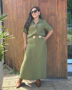 CONJUNTO CAMISA E SAIA LONGA na internet