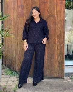 CONJUNTO COMFY RAJADO BLUSA MANGA LONGA E CALÇA COS DE ELÁSTICO na internet