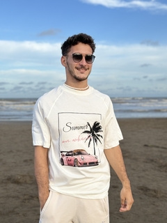 Remera Porsche rosa oversized en internet