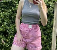 short rojo rayado tendencia en internet