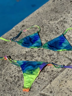 Bikini multicolor premium colaless en internet