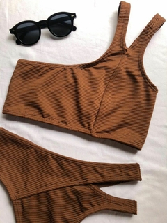 Bikini Bronze en internet