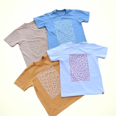 CAMISETA MANGA CURTA ESTAMPA LABIRINTO na internet