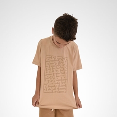 CAMISETA MANGA CURTA ESTAMPA LABIRINTO