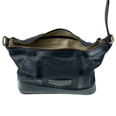 NECESER OMBÚ - NEGRO en internet