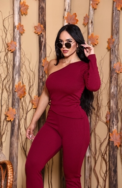 Conjunto feminino em Anarruga na internet