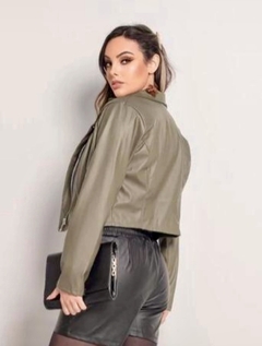 Jaqueta Feminina Biker Couro Fake Caramelo - (cópia) - Carola Boutique | Compre Roupas Femininas em Promoção