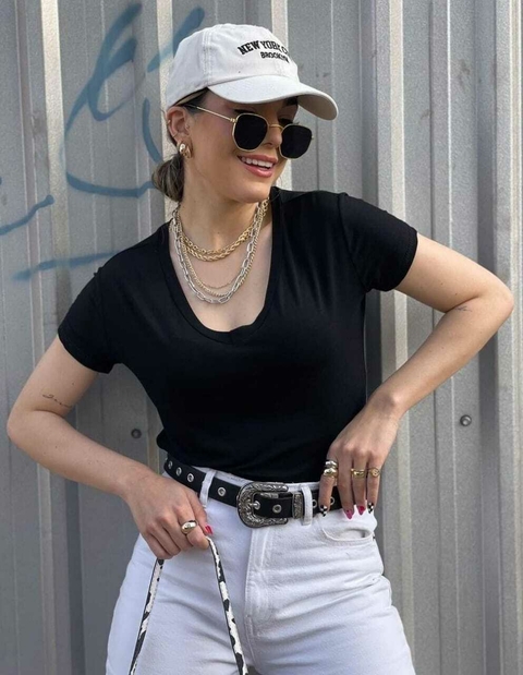 Camiseta Feminina "Gola V" (CORES)