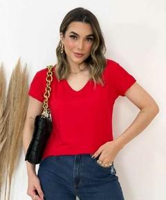 Camiseta Feminina "Gola V" (CORES) - Carola Boutique | Compre Roupas Femininas em Promoção