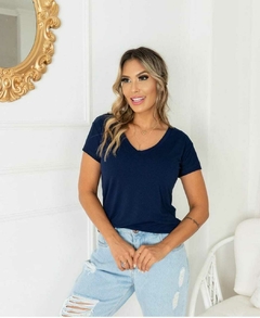 Camiseta Feminina "Gola V" (CORES) na internet