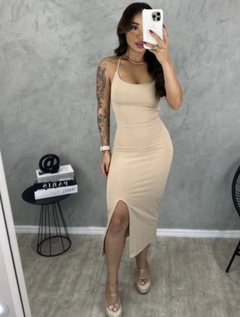 Vestido com amarração nas costas anarruga na internet