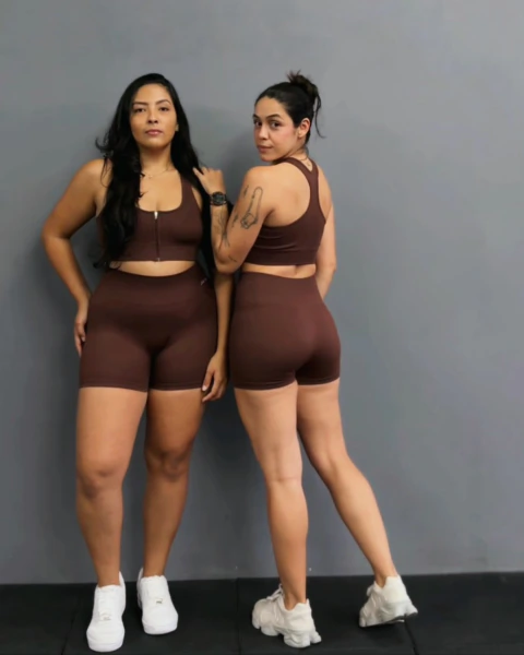 Conjunto de short e top com zíper marrom canelado alta compressão