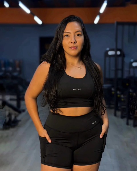 Short fitness com bolso preto em poliamida