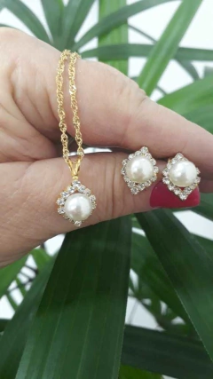 CONJUNTO FOLHEADO ESTRAZ E PEROLA