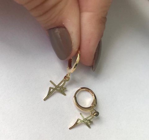 ARGOLA PEQUENA FOLHEADA A OURO PALAVRA FE