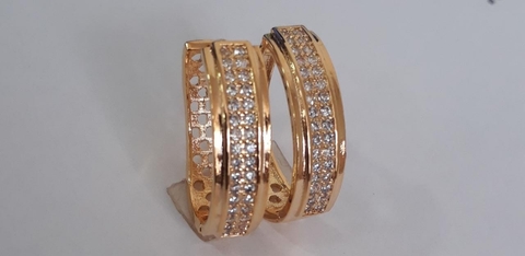 BRINCO ARGOLA FINA COM ZIRCONIA FOLHEADO A OURO