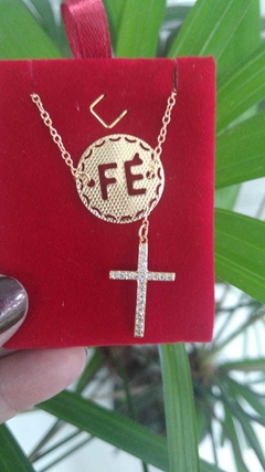 COLAR FOLHEADO COM PINGENTE FE E CRUZ  ZIRCONIA