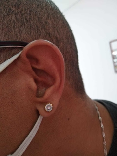 BRINCO FOLHEADO MASCULINO