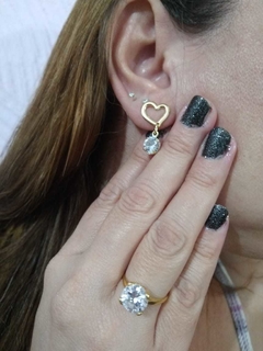BRINCO FOLHEADO CORAÇAO COM PINGENTE ZIRCONIA
