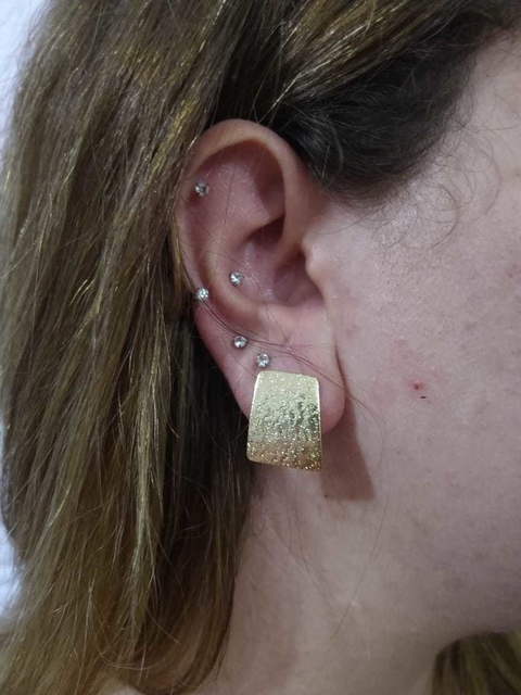 BRINCO FOLHEADO A OURO FOSCO