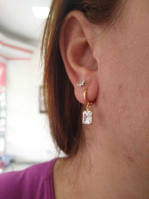 ARGOLA FOLHEADA PINGENTE ZIRCONIA QUADRADA