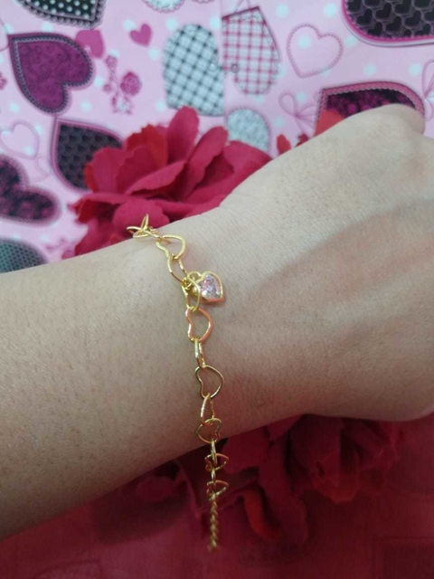 PULSEIRA FOLHEADA COM PINGENTE CORAÇÃO