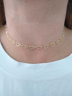 CHOCKER FOLHEADO CORAÇÃO VAZADO