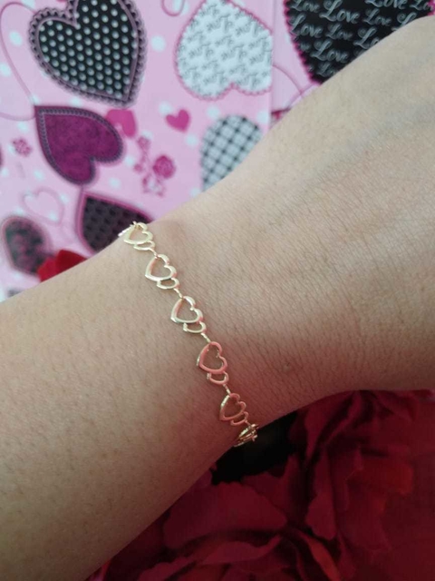 PULSEIRA FOLHEADA VAZADA CORAÇÃO