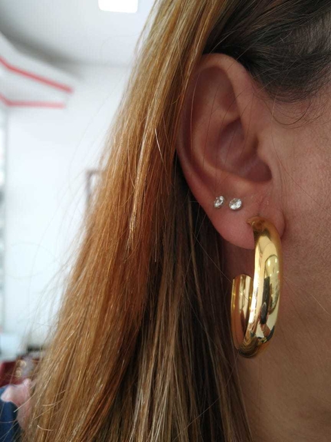 BRINCO FOLHEADO ARGOLA LARGA