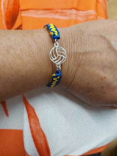 PULSEIRA MACRAME COM PINGENTE BOLA PRATA