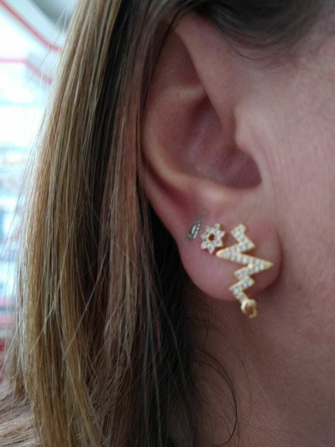 BRINCO FOLHEADO RAIO ZIRCONIA