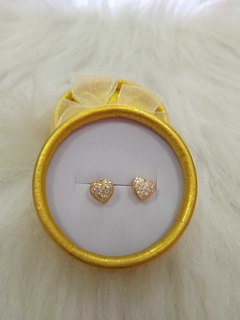 BRINCO FOLHEADO CORAÇÃO COM MICRO ZIRCONIA
