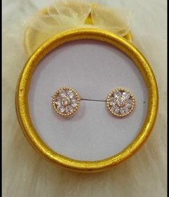 BRINCO FOLHEADO FLOR ZIRCONIA