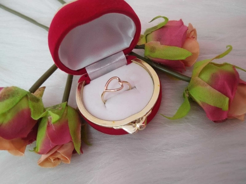 ANEL FOLHEADO CORAÇÃO VAZADO