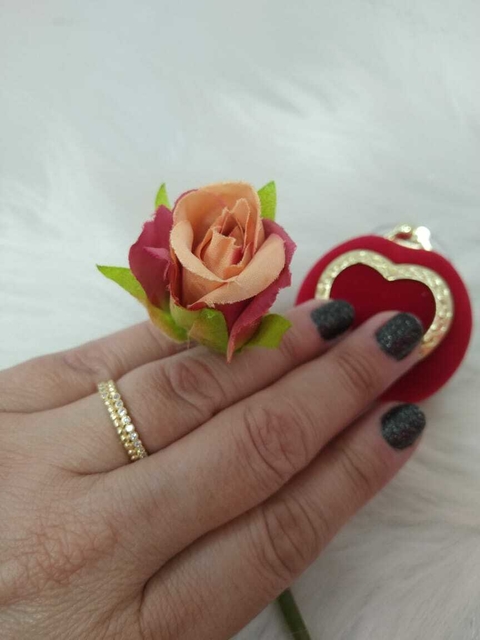 MEIA ALIANÇA FOLHEADA COM ZIRCONIA