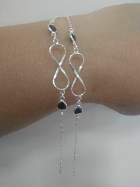 PULSEIRA PRATA COM CORAÇÃO VAZADO