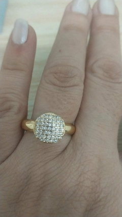 ANEL SOLITÁRIO REDONDO COM ZIRCONIA
